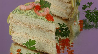 Рецепт - Бутербродный торт с креветками и икрой (2)
