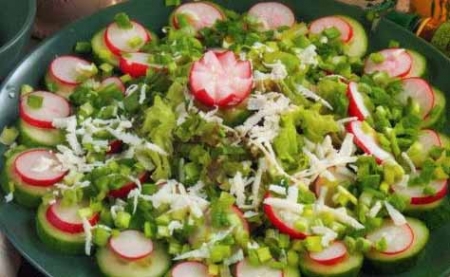 Рецепт - Салат из редиса и огурцов (2)