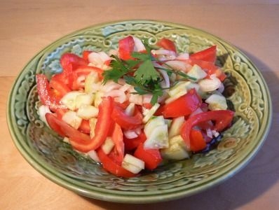 Рецепт - Салат из свежих огурцов и помидоров