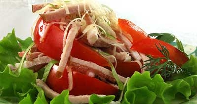 Рецепт - Салат овощной с окороком и сыром