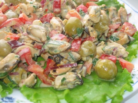 Рецепт - Салат с маринованной капустой