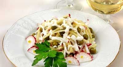 Рецепт - Салат с сыром и зеленым горошком