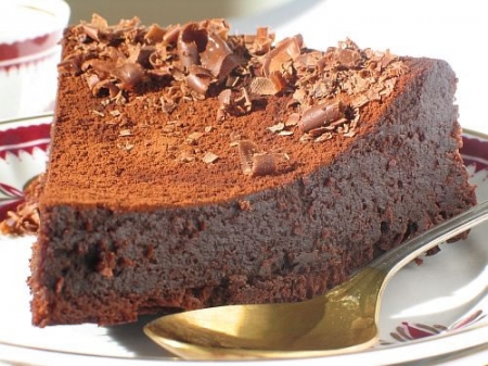 Рецепт - Шоколадное пирожное с орехами