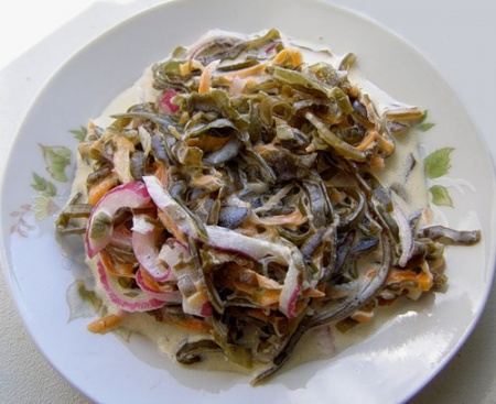 Рецепт - Салат из морской капусты с яйцами