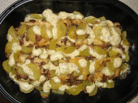 Рецепт - Картофель, запеченный с грибами в сметанном соусе