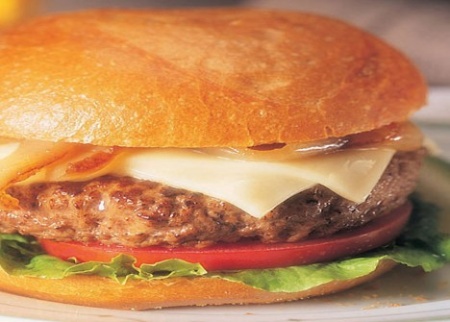 Рецепт - Гамбургеры с красным луком и картофелем