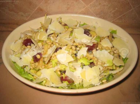 Рецепт - Салат из цикория с сыром и грушей