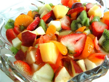 Рецепт - Салат фруктовый для детей, бутерброды для детей с фото