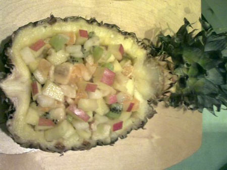 Рецепт - Фруктовый салат в ананасе (2)
