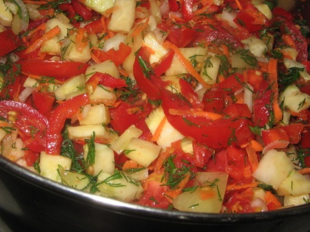 Рецепт - Салат овощной с маринованным сыром