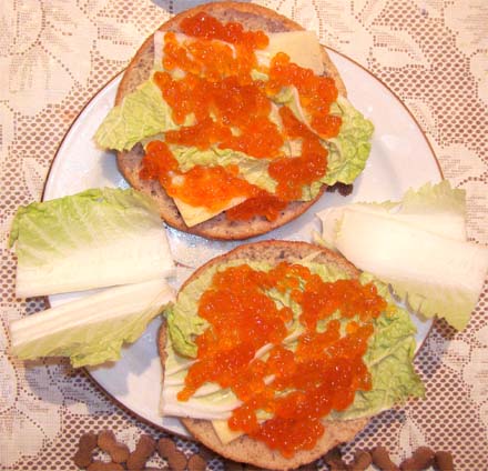 Бутерброд с кетовой икрой