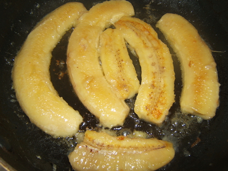 Жареные бананы с ромовым мороженым в шок