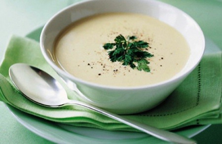 Рецепт - Суп с чесноком и миндалем