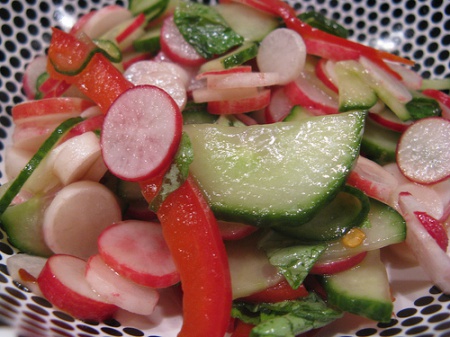 Рецепт - Салат из сладкого перца и свежих огурцов
