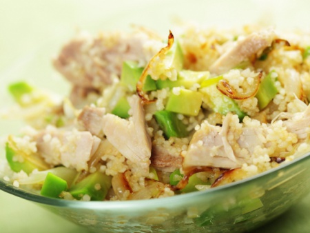 Рецепт - Новогодний салат из курицы и риса