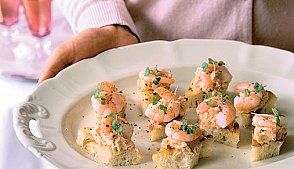 Новогодний рецепт - Канапе с лососем и креветками