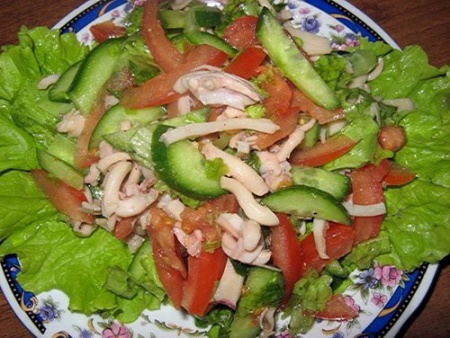 Новогодний салат с кальмарами