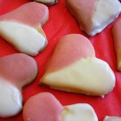 Рецепт - Печенье сердечки с двуцветной глазурью на 14 февраля