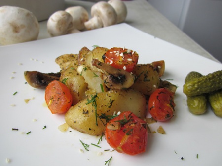 Рецепт - Картошка, запеченная с грибами и помидорами