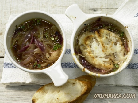 Луковый суп с запеченным сырным багетом