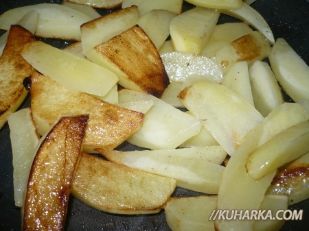Обжарить картофель отдельно