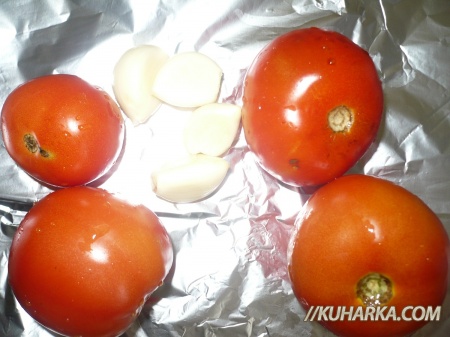 Запечь помидоры и чеснок